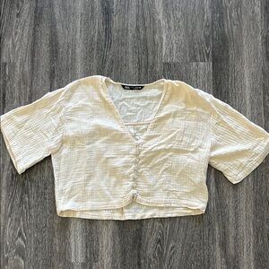 Zara Cream Short Sleeve Cropped Button Down Shirt